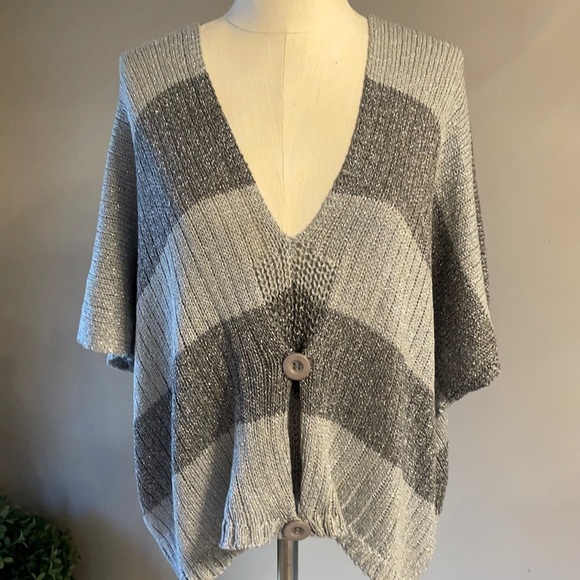 NWOT SIMPLY IRRESISTIBLE women’s sleeve hole PONCHO / LUREX gray sliver size L - Picture 1 of 12